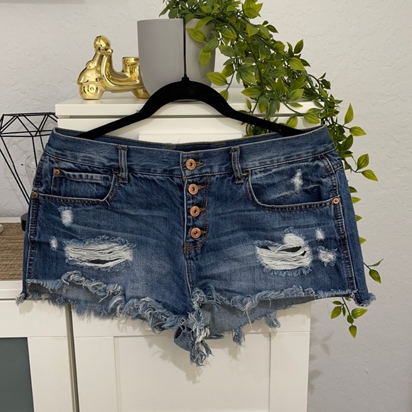 Vanilla Star Pants - Distressed Jean Shorts